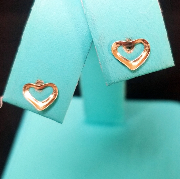 14K Gold Heart Earrings EUC - Picture 2 of 8